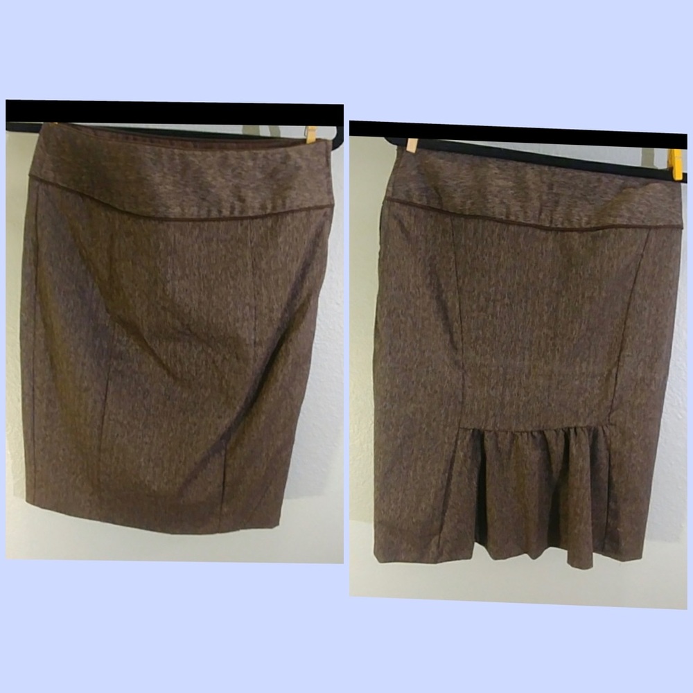 Brown tweed skirt with ruffle back
